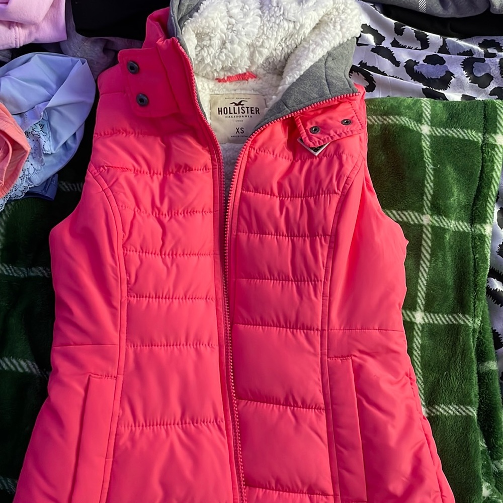 pink vest, size extra small, hollister
